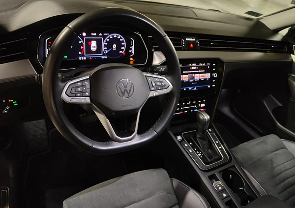 Volkswagen Passat cena 130000 przebieg: 88400, rok produkcji 2021 z Warszawa małe 742